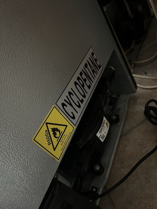 Cave de Vinhos Becken – Dupla Zona | ~46 Garrafas | Excelente Estado