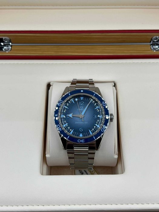 Omega Seamaster 300 Master Chronometer – Summer Blue