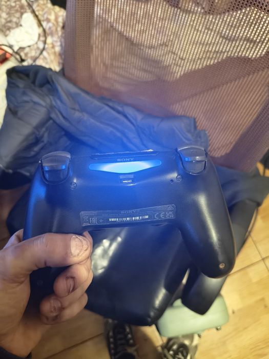 PS4 1 TB a funcionar em perfeito estado com comando e cabos