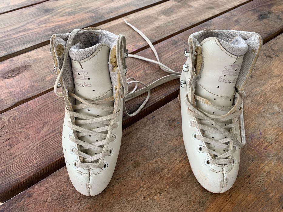 Patins de patinagem artística