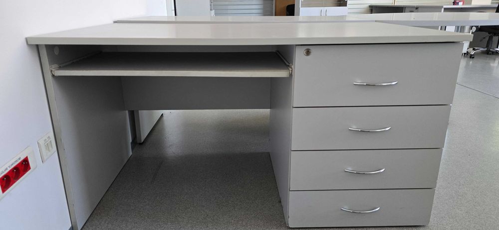 biurka biurowe, różne rodzaje i kolory