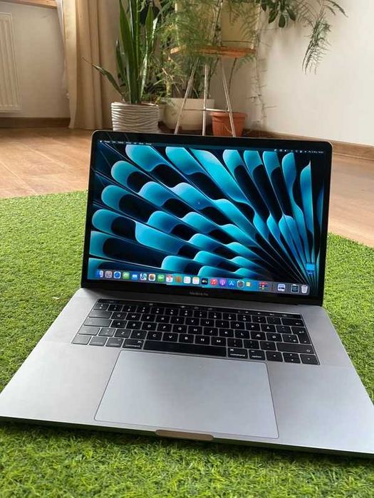 MacBook Pro 15 inch 2018本体【箱入】【訳あり】 MacBook Pro 15 inch 2018本体【箱入】【訳あり】