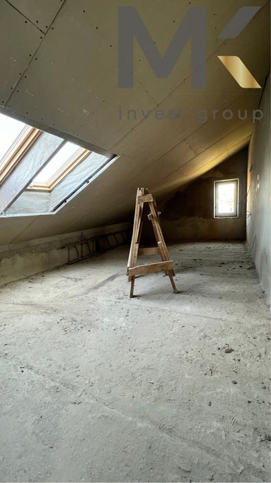 Двоповерховий будинок з видом на ліс у котеджному містечку