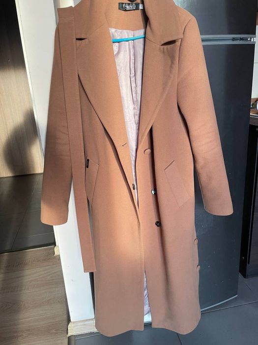 Kaszmirowy płaszcz wyprodukowany we Włoszech