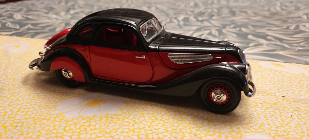 BMW 327 Guiloy 1:18