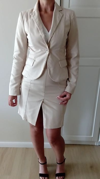 Beżowy garnitur damski 34 Reserved