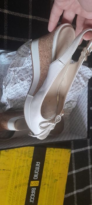 Босоножки на танкетке