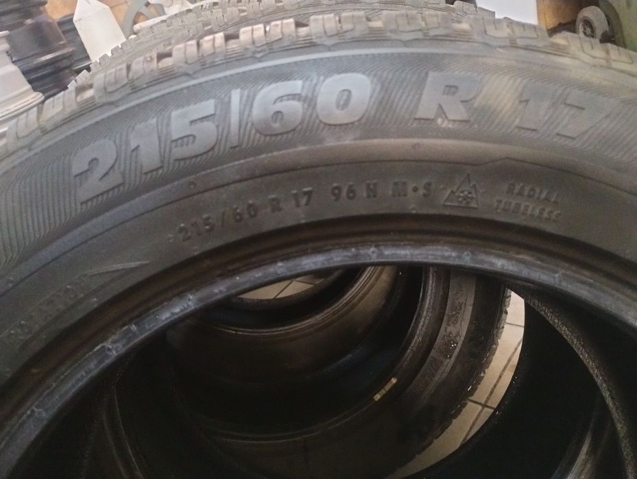 Opony 215/60R17 zimowe Semperit komplet.