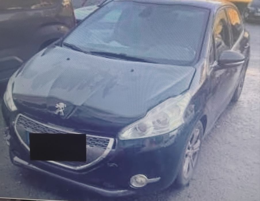 vendo Peugeot 208 1.2 vti 82 cv  nacional acidentado salvado