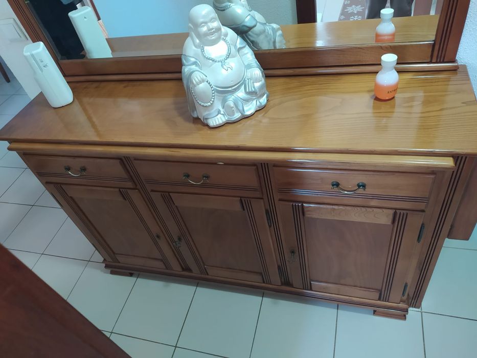 Aparador com espelho