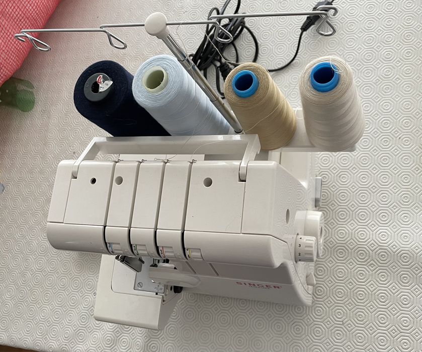 Máquina costura corte e cose SINGER UltraLock