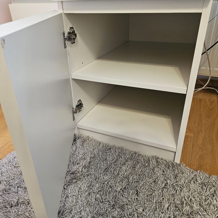 Białe biurko IKEA MALM z szufladą i szafką