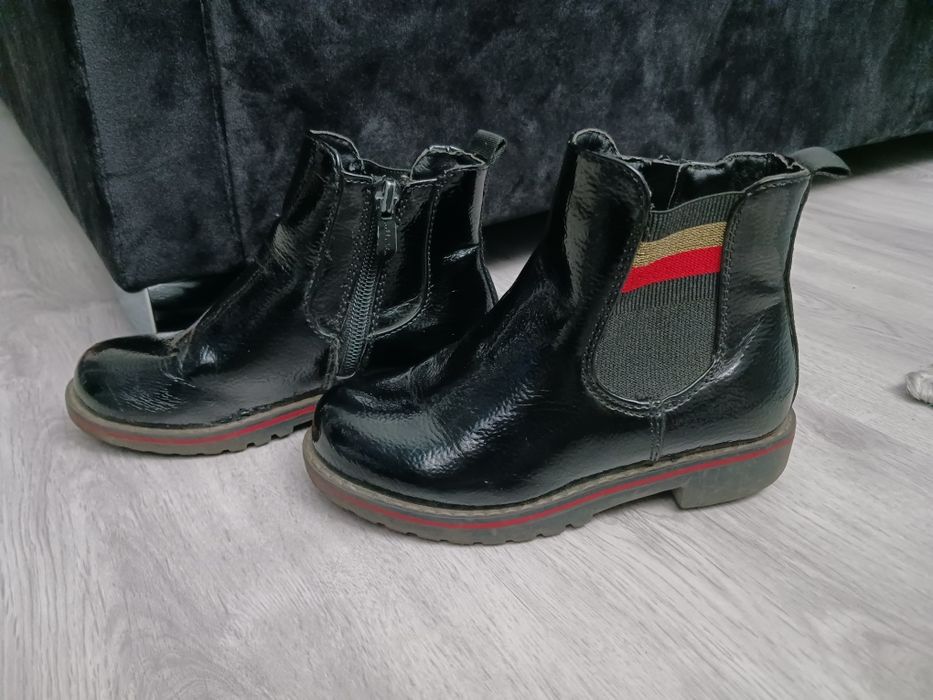 Botki lakierkowe rozm. 28