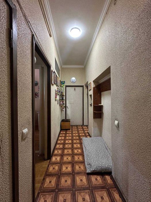 Васильківська 27/2, продаж 2к.кв. біля метро.
