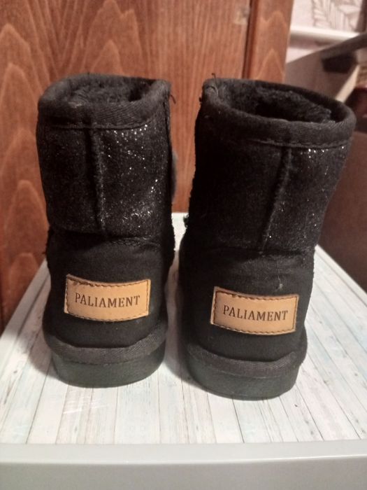 Угги на дівчинку