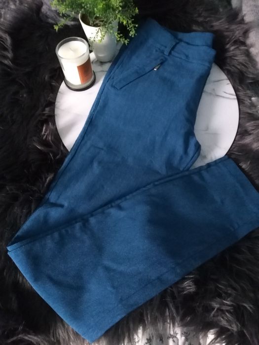 Spodnie nietypowy kolor ciemny morski