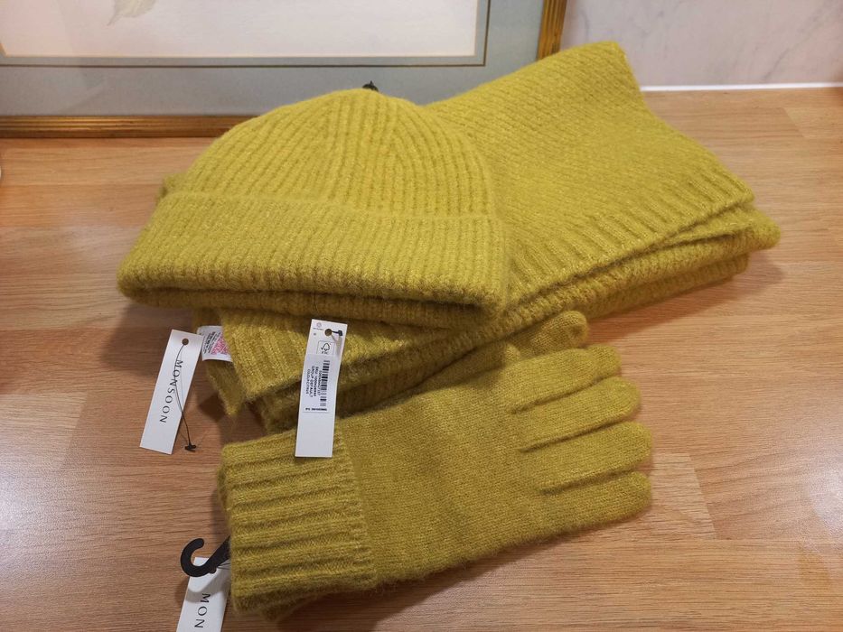 Monsoon. Комплект шапка, шарф и перчатки. Новый.