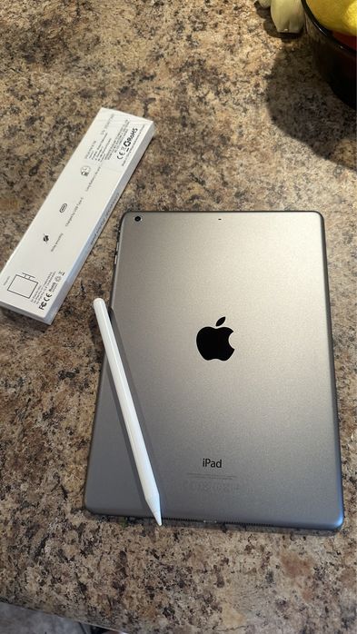 Tablet iPad Apple Retina 10” + nowe etui + nowy kabel - cały zestaw