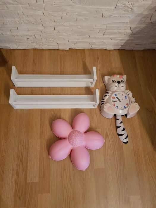 Zegar Kotek, lampa, półki