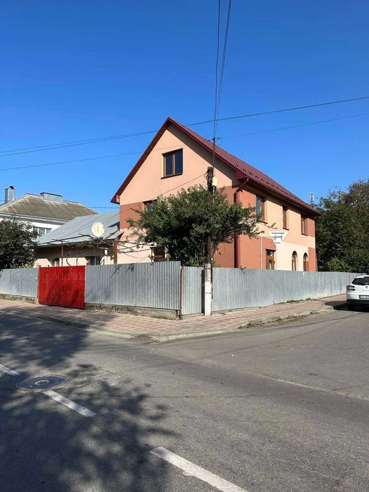 Продається будинок в м. Тячів