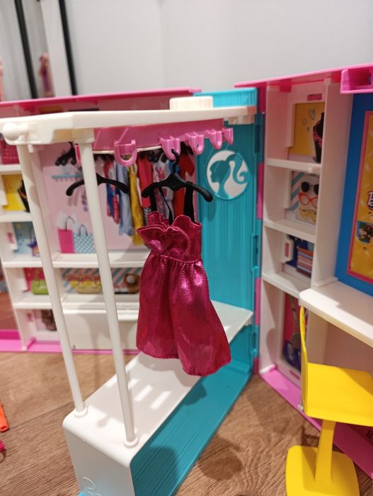 Wymarzona szafa na ubranka Lalka GBK10 Barbi zestaw modowy