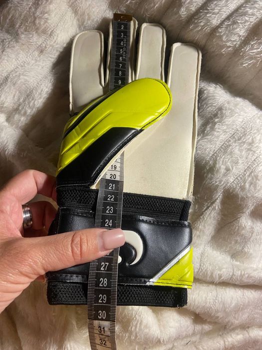 Перчатки футбольні