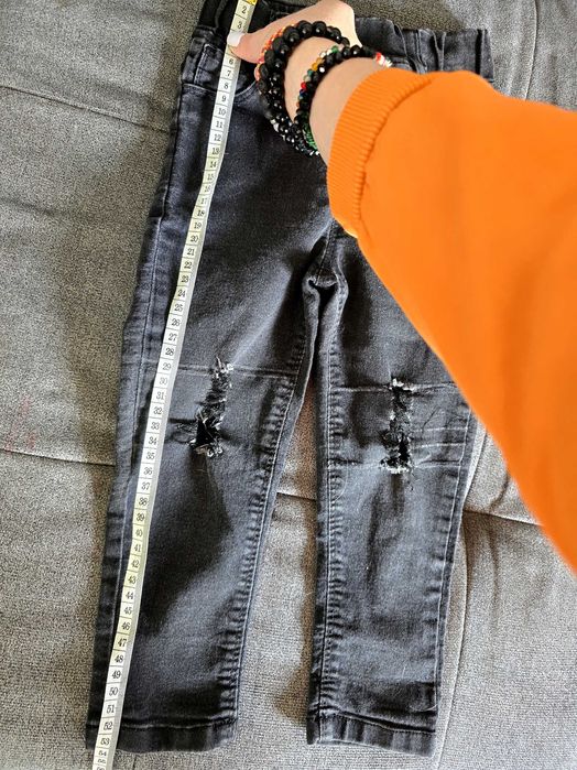 Jeansy VAVU z przetarciami