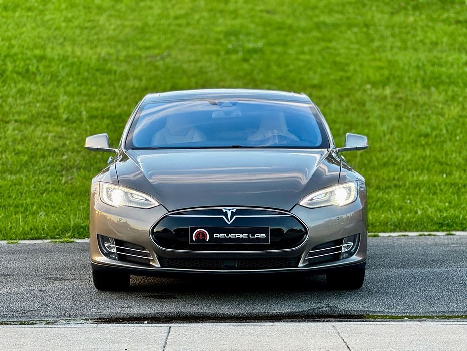 Tesla Model S 85 foto 2