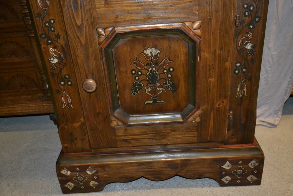 szafka z lustrem . ręcznie malowana