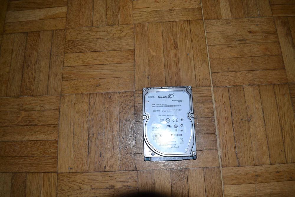 dysk twardy 250gb sata 2,5 segate  5400obr /min