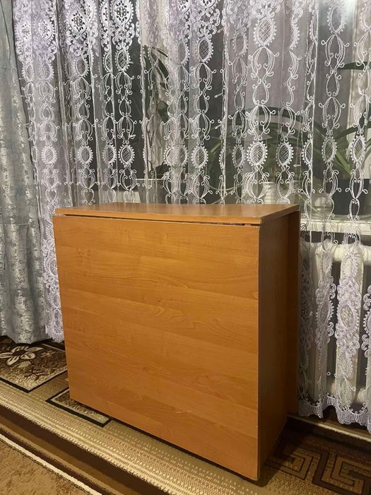 Продаю, стіл книжку