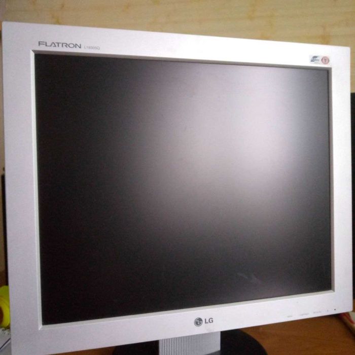 Монітор 19" LG FLATRON L1930SQ квадратний