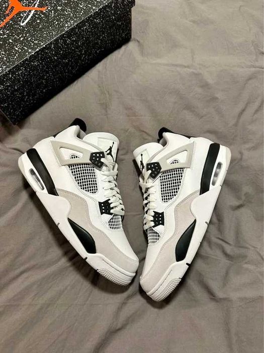 Jordan 4 Retro Military Black Rozmiar  40.5
