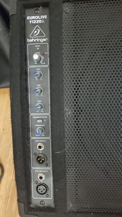 Berhinger eurolive F1220a