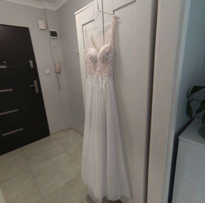 Elegancka suknia ślubna S