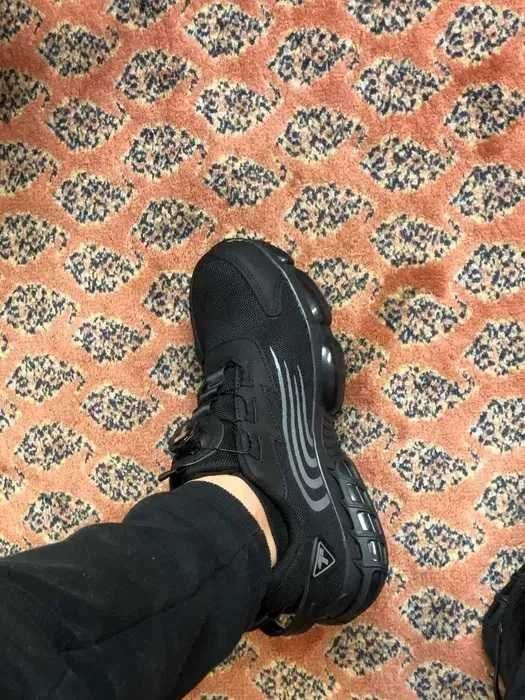 Obuwie wzmacniane czarne wygodne lekkie