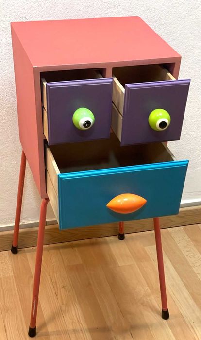 Movel antigo de apoio ao quarto infantil 40X35X90 cm