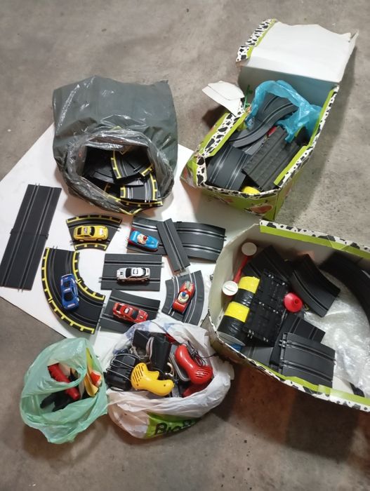 Peças para montar uma pista de carros