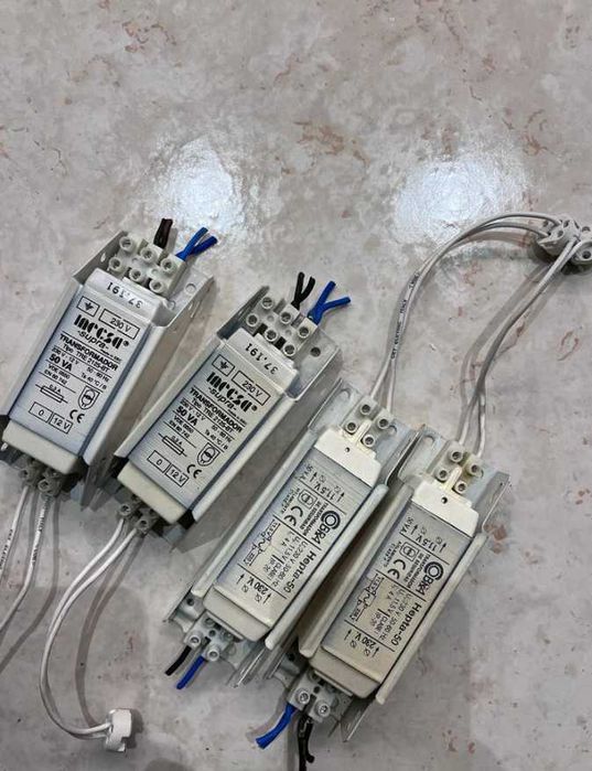 4 Transformadores 220V-12V + Lâmpadas Led + Suporte interruptores