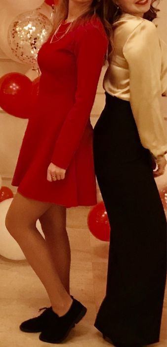 Сукня червона.