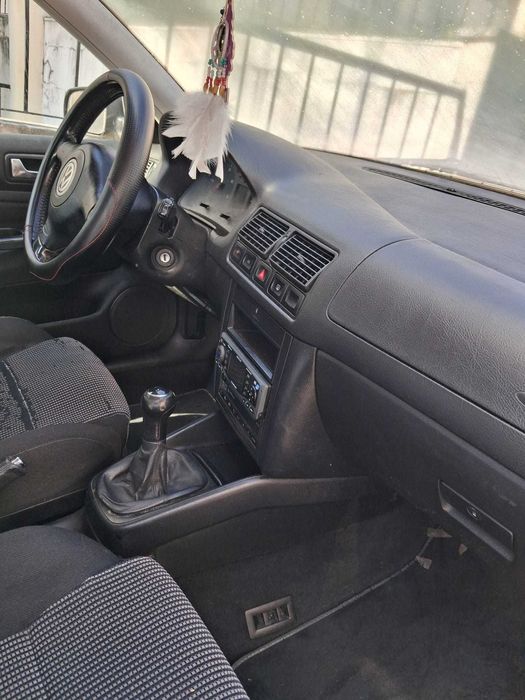 Volkswagen Golf em bom estado