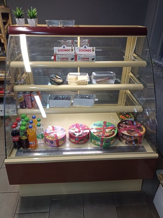 Продам вітрину для магазину