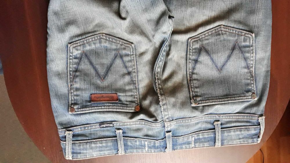 Sprzedam spodnie damskie wrangler .