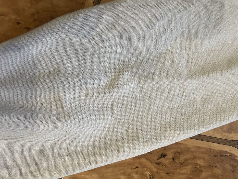 Серая кофта с открытыми плечами с орлом