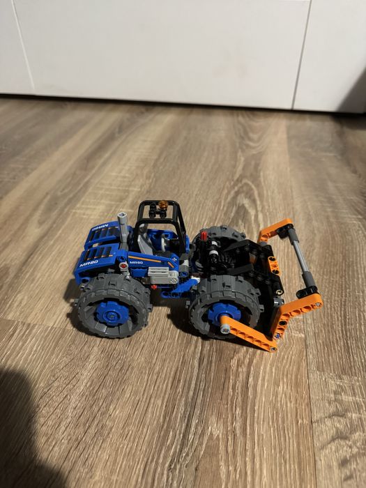 LEGO Technic 42071 Spycharka