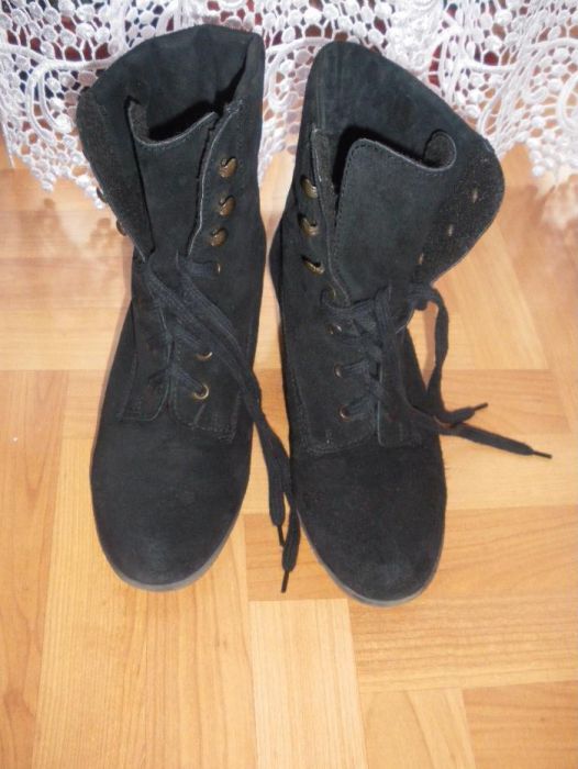 Buty damskie, botki r.38/39 zamszowe, ocieplane,koturna Aeros/stan bdb