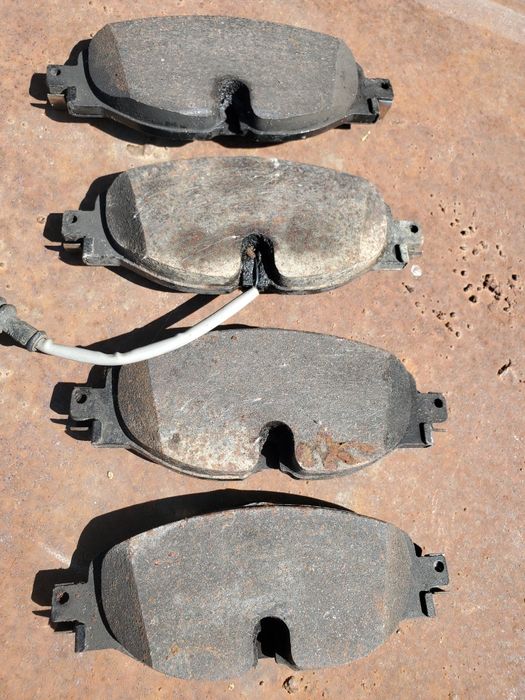 КОЛОДКИ  передние  VW PASSAT Б 8 . 5Q0615115 оригинал