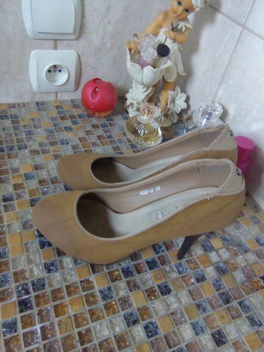 Buty na obcasie karmelowe