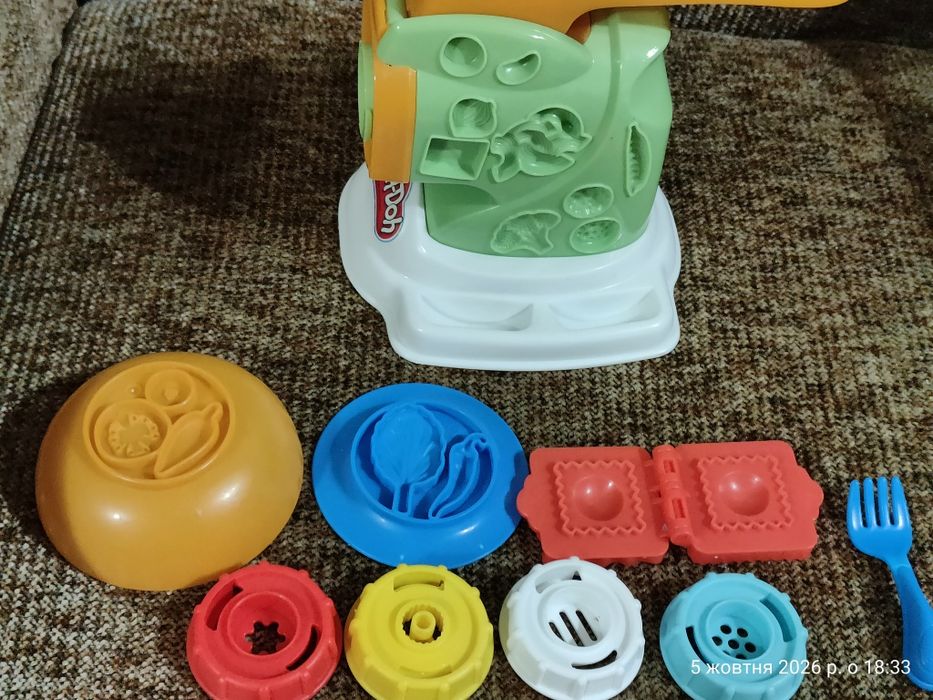 Ігровий набір для ліплення play-doh готуємо локшину, макаронна фабрика