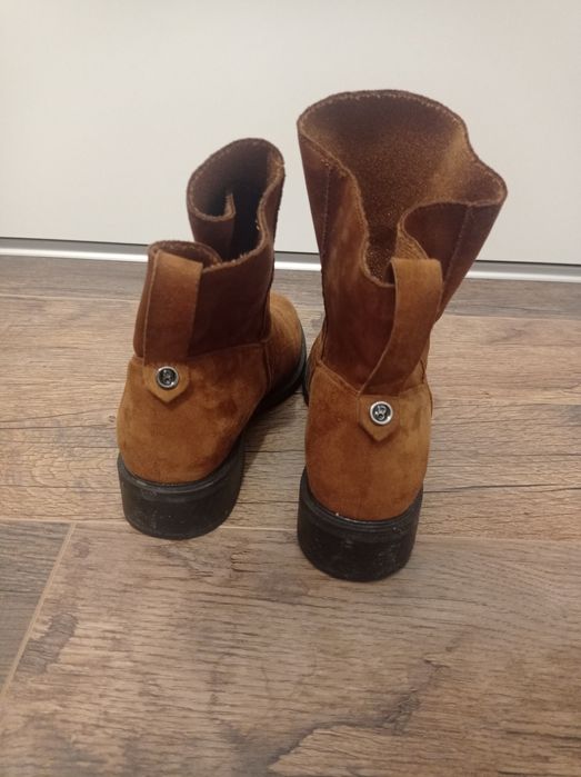 Zamszowe botki 36